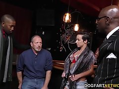 Kinky babe, Jada Stevens is having casual sex with many guys at the same time